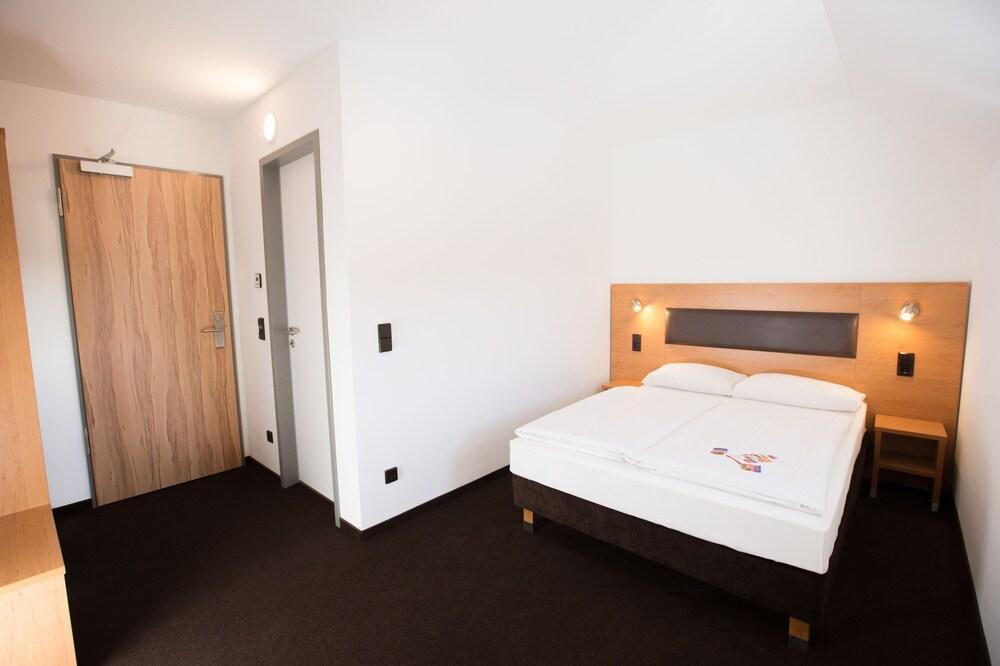 Novum Hotel Bruy Stuttgart Exterior foto